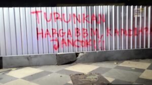 Keterangan : Coretan bentuk Protes Warga atas Lonjakan Harga